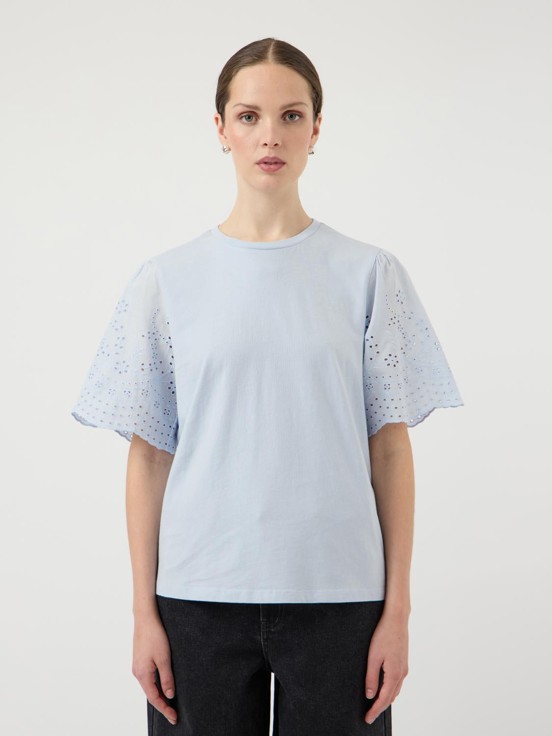 model_shot-front